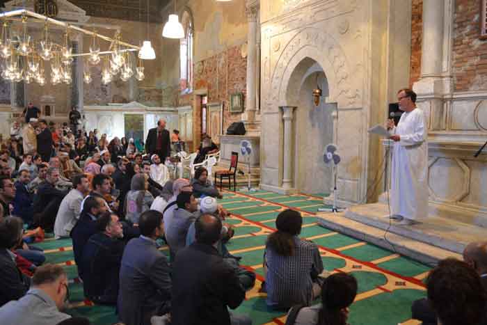۱۵- غرفه‌ی آیسلَندیک در بینال ونیز (۲۰۱۵)، تغییر کاربری کلیسای سانتا ماریا دلا میسرکوردیا به مسجد در بینال ونیز 