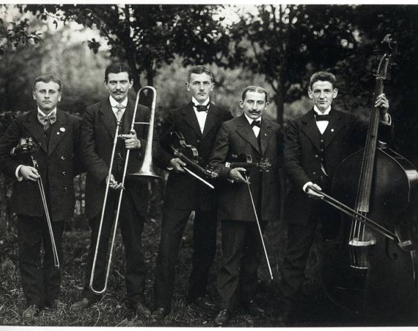 قهرمانی در دیدن