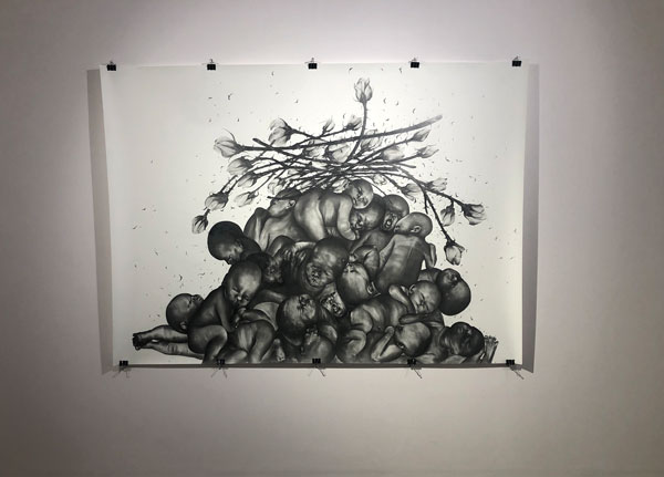 بر نمایشگاه «رز سفید» سارا عباسیان در گالری محسن