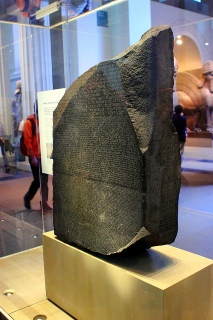 سنگ رزتا اثر باستانی دزدیده شده مصر