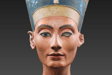 آثار باستانی دزدیده شده و نیم تنه نفرتیتی