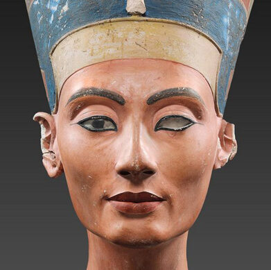 آثار باستانی دزدیده شده و نیم تنه نفرتیتی