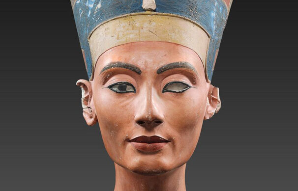 آثار باستانی دزدیده شده و نیم تنه نفرتیتی