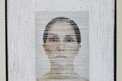 هنرمند منتقد غزاله هدایت