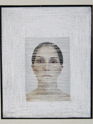 هنرمند منتقد غزاله هدایت