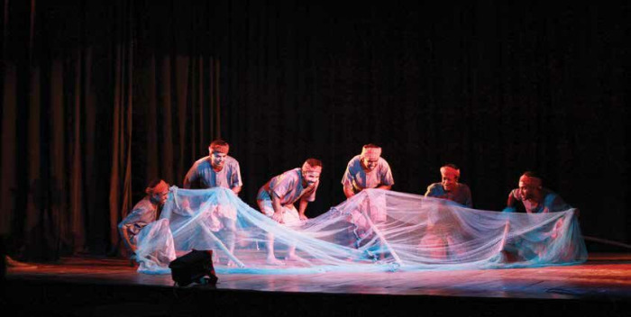 نقش هنرمند در بحران