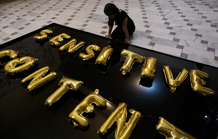 مونا رهنما هلالی چیدمان حاوی محتوای حساس