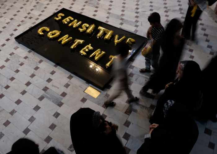 مونا رهنما هلالی چیدمان حاوی محتوای حساس