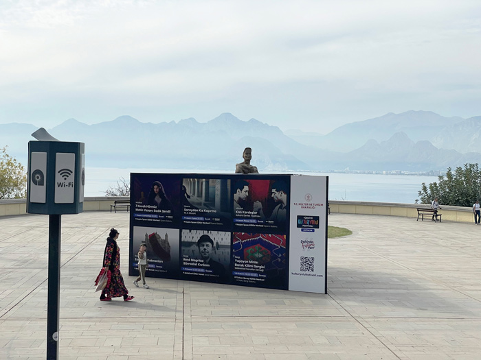 از رئالیسم جادویی تا سورئالیسم و رنه مگریت در مرکز فرهنگ و هنر آنتالیا