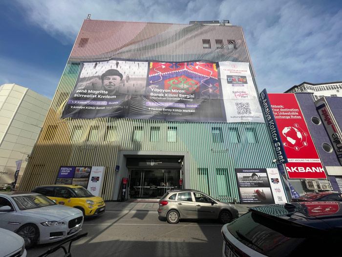 از رئالیسم جادویی تا سورئالیسم و رنه مگریت در مرکز فرهنگ و هنر آنتالیا